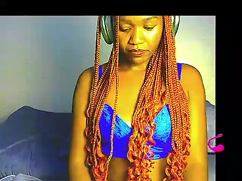 Snapshot of lilylovexx chatting on 12-23-25, 04:32 lilylovexx online show from 12-23-25, 04:32