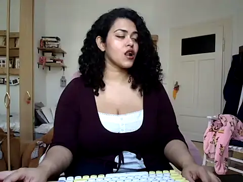 Snapshot of Curvydesifromgermany chatting on 02-27-26, 11:43 Curvydesifromgermany online show from 02-27-26, 11:43