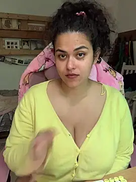 Snapshot of Curvydesifromgermany chatting on 06-03-26, 02:33 Curvydesifromgermany online show from 06-03-26, 02:33