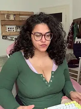 Snapshot of Curvydesifromgermany chatting on 06-16-26, 06:27 Curvydesifromgermany online show from 06-16-26, 06:27