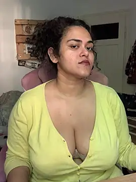 Snapshot of Curvydesifromgermany chatting on 06-19-26, 03:27 Curvydesifromgermany online show from 06-19-26, 03:27