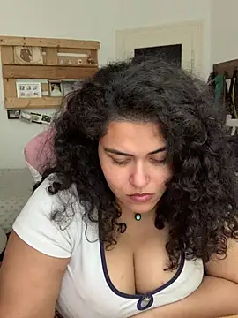 Snapshot of Curvydesifromgermany chatting on 07-09-26, 01:37 Curvydesifromgermany online show from 07-09-26, 01:37