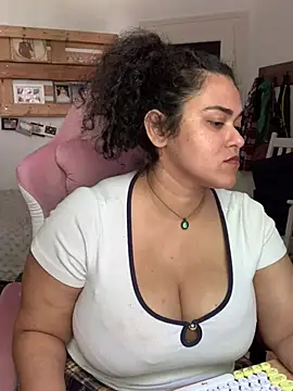Snapshot of Curvydesifromgermany chatting on 07-10-26, 12:52 Curvydesifromgermany online show from 07-10-26, 12:52
