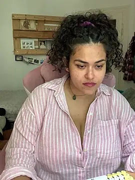 Snapshot of Curvydesifromgermany chatting on 07-22-26, 01:03 Curvydesifromgermany online show from 07-22-26, 01:03