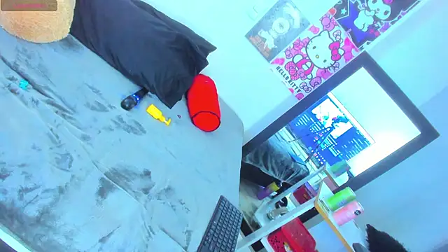 Snapshot of Grrkat chatting on 12-30-24, 07:04 Grrkat online show from 12-30-24, 07:04