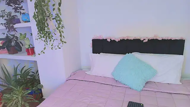 Hanna Simmons online show from 07-17-26, 11:09