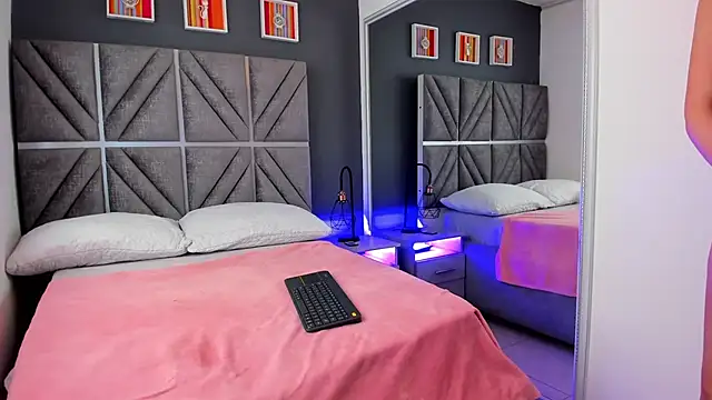 Snapshot of Laura_Dicardy chatting on 01-29-25, 02:10 Laura Dicardy online show from 01-29-25, 02:10