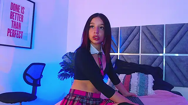 Snapshot of Laura_Dicardy chatting on 11-19-25, 07:25 Laura Dicardy online show from 11-19-25, 07:25