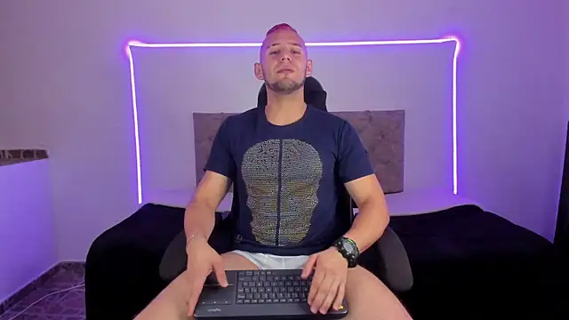 Snapshot of Damon_Bakert chatting on 03-20-25, 02:53 Damon Bakert online show from 03-20-25, 02:53