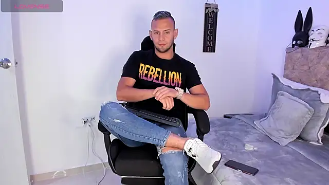 Snapshot of Damon_Bakert chatting on 10-01-25, 09:10 Damon Bakert online show from 10-01-25, 09:10