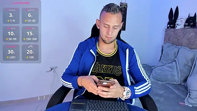 Snapshot of Damon_Bakert chatting on 10-08-25, 03:31 Damon Bakert online show from 10-08-25, 03:31