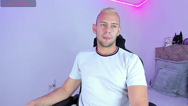 Snapshot of Damon_Bakert chatting on 10-27-25, 03:27 Damon Bakert online show from 10-27-25, 03:27