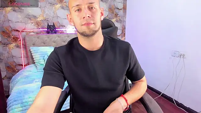 Snapshot of Damon_Bakert chatting on 03-04-26, 04:13 Damon Bakert online show from 03-04-26, 04:13