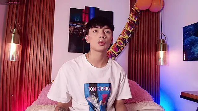 Snapshot of Steev_Novoa chatting on 10-22-25, 08:19 Steev Novoa online show from 10-22-25, 08:19