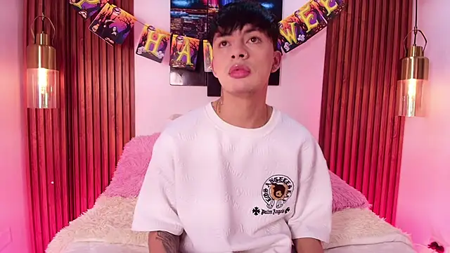 Snapshot of Steev_Novoa chatting on 10-23-25, 07:56 Steev Novoa online show from 10-23-25, 07:56