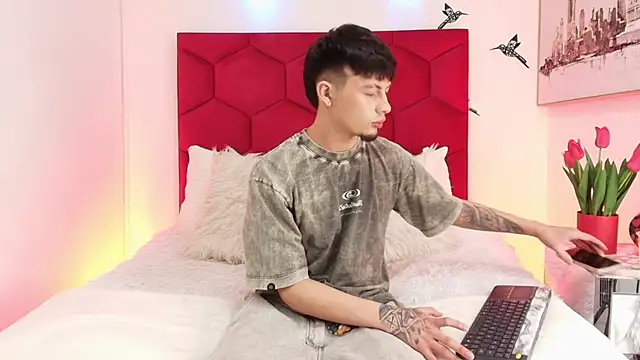 Snapshot of Steev_Novoa chatting on 02-06-26, 05:34 Steev Novoa online show from 02-06-26, 05:34