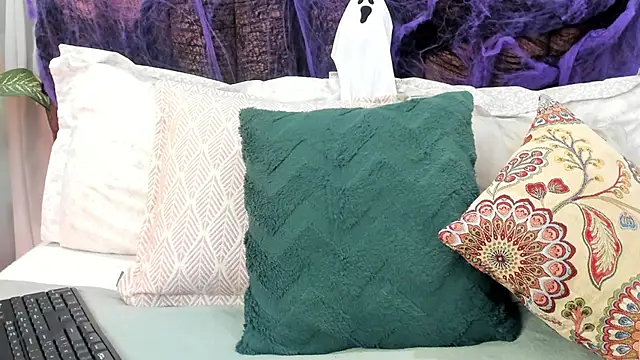 Snapshot of tiffany_becker chatting on 10-30-25, 11:55 tiffany becker online show from 10-30-25, 11:55