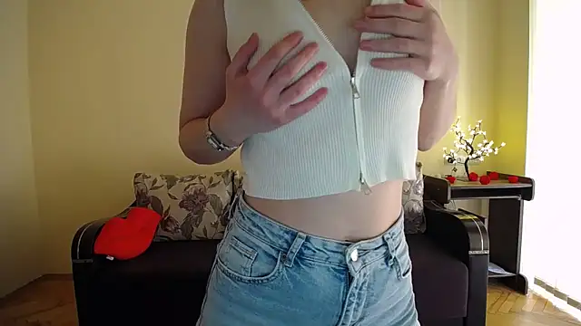 Snapshot of Pretty_shy chatting on 05-23-26, 08:29 Pretty shy online show from 05-23-26, 08:29