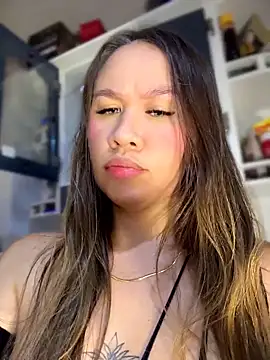 Snapshot of Emiily_lee chatting on 05-24-26, 04:50 Emiily lee online show from 05-24-26, 04:50