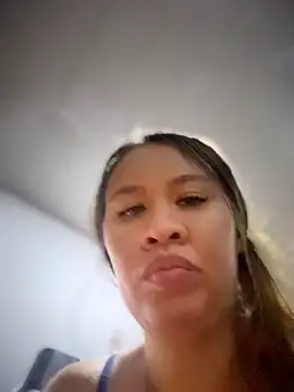 Snapshot of Emiily_lee chatting on 05-30-26, 03:03 Emiily lee online show from 05-30-26, 03:03