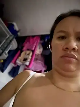 Snapshot of Emiily_lee chatting on 06-25-26, 12:10 Emiily lee online show from 06-25-26, 12:10