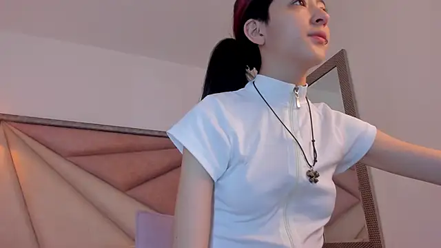 BonnieCute  online show from 11-17-25, 10:37