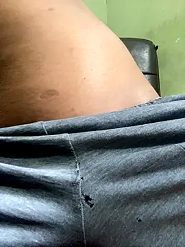 Snapshot of hottbooyy chatting on 12-04-25, 08:23 hottbooyy online show from 12-04-25, 08:23