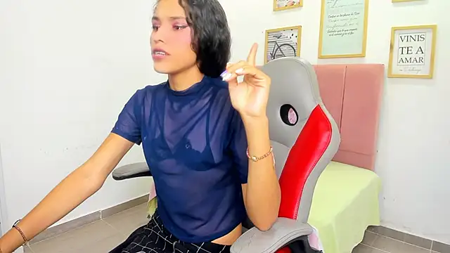 Snapshot of Evelin_shy chatting on 11-07-25, 03:17 Evelin shy online show from 11-07-25, 03:17