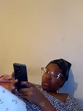 Snapshot of madamsensuale chatting on 01-07-25, 11:24 madamsensuale online show from 01-07-25, 11:24