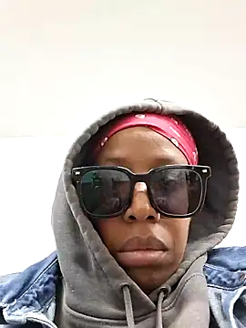 Snapshot of madamsensuale chatting on 11-06-25, 09:59 madamsensuale online show from 11-06-25, 09:59