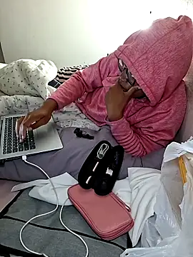 Snapshot of madamsensuale chatting on 11-17-25, 03:01 madamsensuale online show from 11-17-25, 03:01