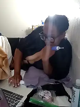 Snapshot of madamsensuale chatting on 11-26-25, 12:44 madamsensuale online show from 11-26-25, 12:44