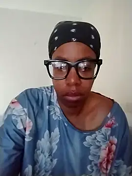 Snapshot of madamsensuale chatting on 12-16-25, 01:49 madamsensuale online show from 12-16-25, 01:49