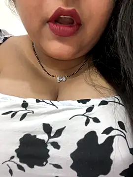 Snapshot of smile_pretty chatting on 10-16-25, 06:42 smile pretty online show from 10-16-25, 06:42