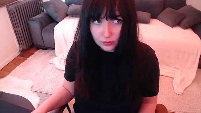 Lynylou online show from 12-10-24, 01:44