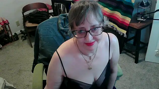 Snapshot of LilyLuscious chatting on 01-26-25, 02:14 LilyLuscious online show from 01-26-25, 02:14