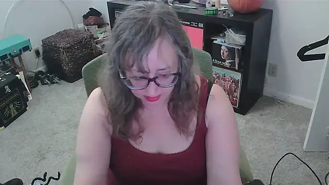 Snapshot of LilyLuscious chatting on 10-25-25, 03:14 LilyLuscious online show from 10-25-25, 03:14