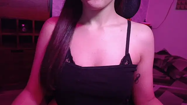 Snapshot of MidnightFlame chatting on 10-12-25, 12:42 MidnightFlame online show from 10-12-25, 12:42