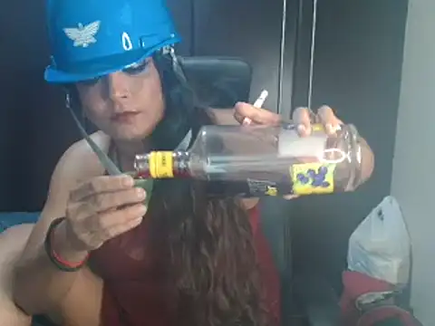 Snapshot of blzed420 chatting on 01-31-25, 10:10 blzed420 online show from 01-31-25, 10:10