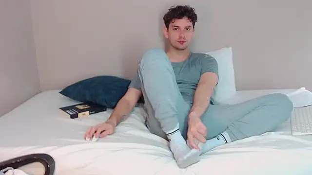 Snapshot of Elio555 chatting on 12-21-24, 04:57 Elio555 online show from 12-21-24, 04:57