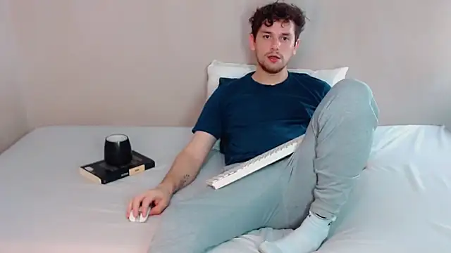 Snapshot of Elio555 chatting on 03-21-25, 04:29 Elio555 online show from 03-21-25, 04:29