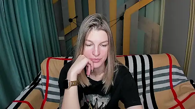 EmilyWalkeri online show from 12-05-25, 07:50