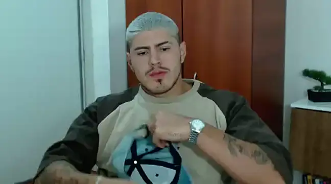 Snapshot of Baltazar_Dupont chatting on 02-25-25, 01:17 Baltazar Dupont online show from 02-25-25, 01:17