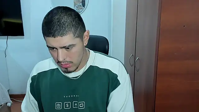 Snapshot of Baltazar_Dupont chatting on 10-29-25, 02:58 Baltazar Dupont online show from 10-29-25, 02:58