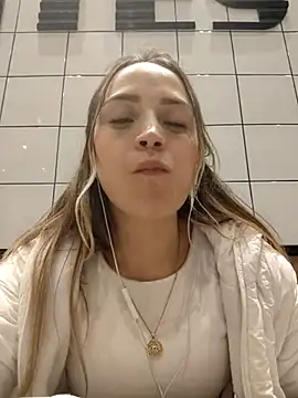 Snapshot of cindy_love2 chatting on 03-06-25, 09:42 cindy love2 online show from 03-06-25, 09:42