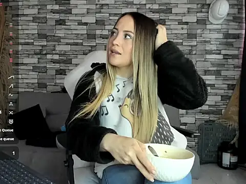 Snapshot of cindy_love2 chatting on 10-03-25, 03:09 cindy love2 online show from 10-03-25, 03:09