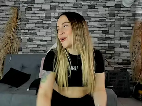 Snapshot of cindy_love2 chatting on 10-13-25, 04:18 cindy love2 online show from 10-13-25, 04:18