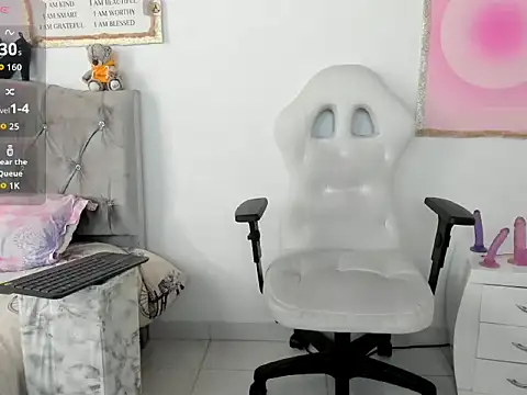 Snapshot of cindy_love2 chatting on 12-05-25, 02:03 cindy love2 online show from 12-05-25, 02:03