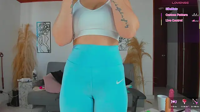 Snapshot of cindy_love2 chatting on 07-06-26, 01:19 cindy love2 online show from 07-06-26, 01:19