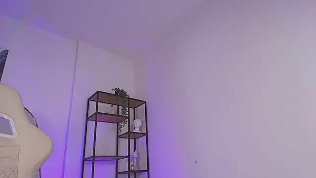 Snapshot of FoxieJullia chatting on 01-22-25, 09:02 FoxieJullia online show from 01-22-25, 09:02